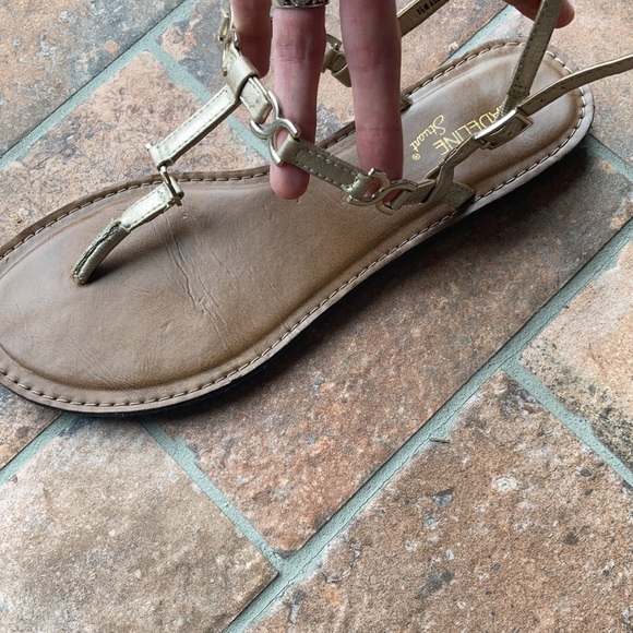 Madeline Stuart Audry thong sandals - Picture 6 of 8